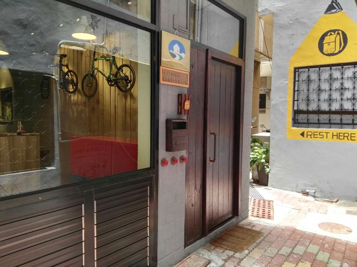 Rest Backpacker Hostel Tainan Exterior foto